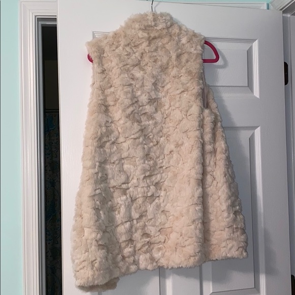 Fur vest - Picture 2 of 4